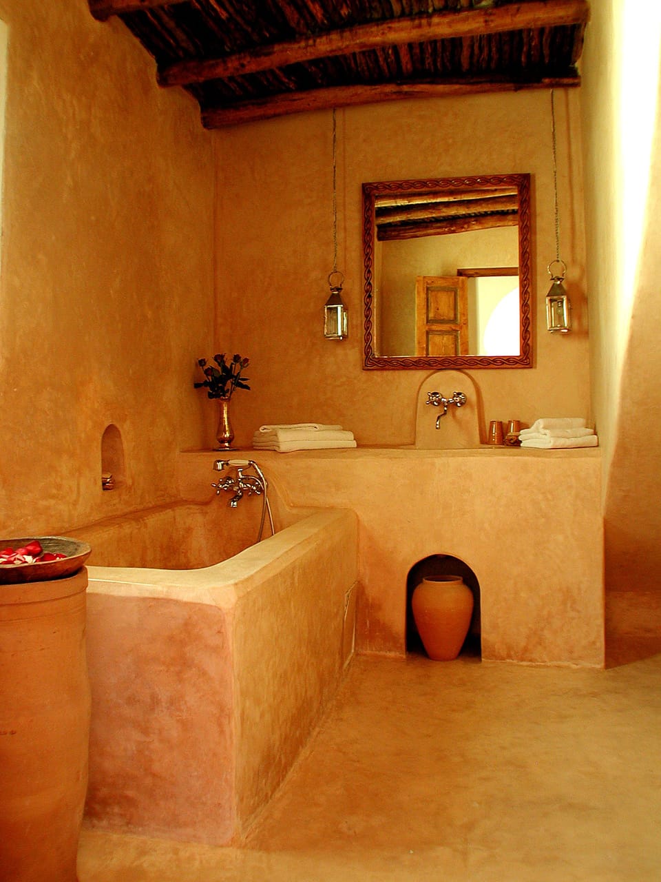 Superior Room | Bathroom | Free toiletries, hair dryer, bathrobes, towels