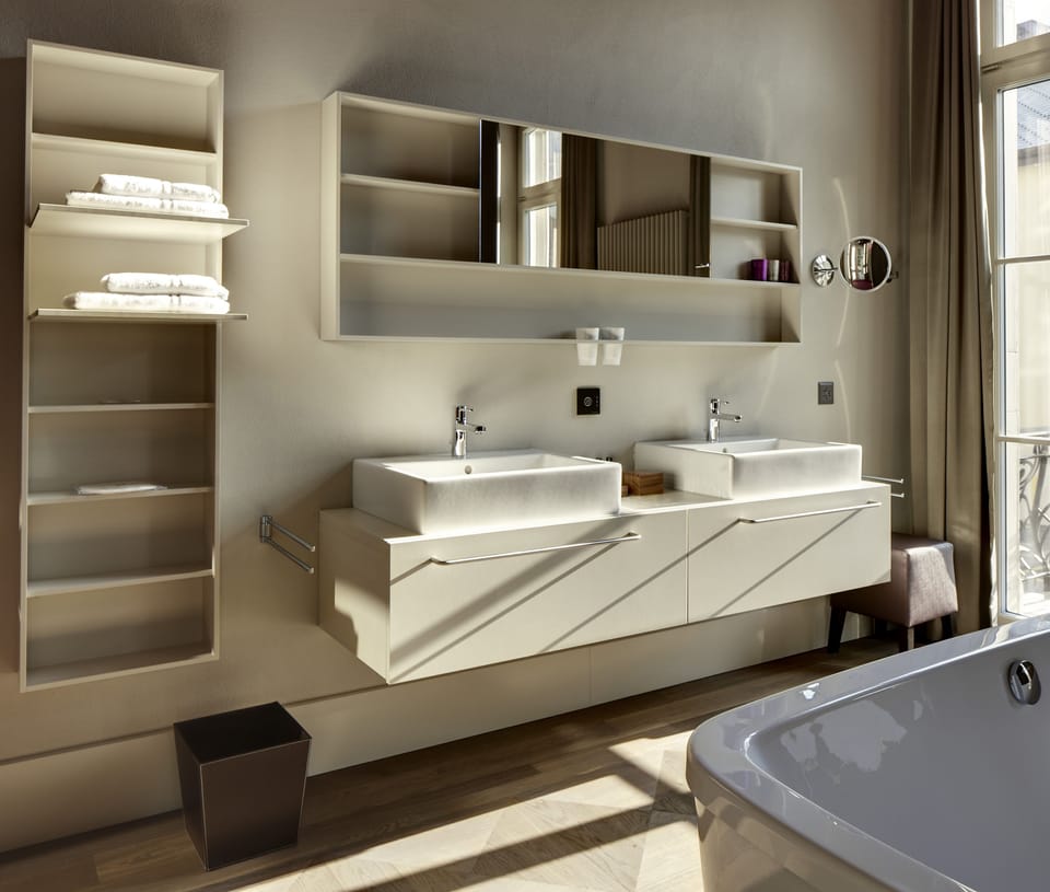 Junior Suite, Mountain View (Extra Large) | Bathroom | Shower, rainfall showerhead, free toiletries, hair dryer