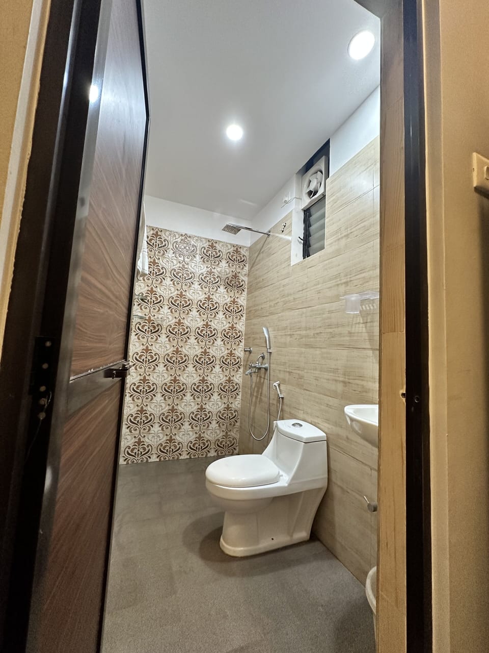 Grand Room | Bathroom