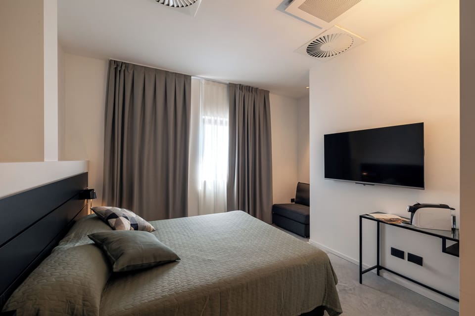 Deluxe Room, Sea View | Free WiFi, bed sheets