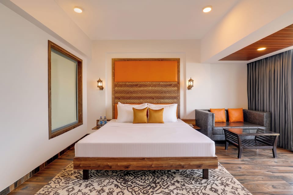 Deluxe King Room with Sea View | Desk, soundproofing, iron/ironing board, free WiFi