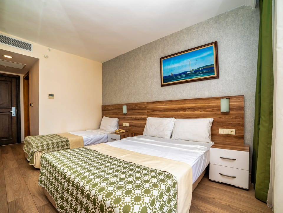 Minibar, soundproofing, bed sheets