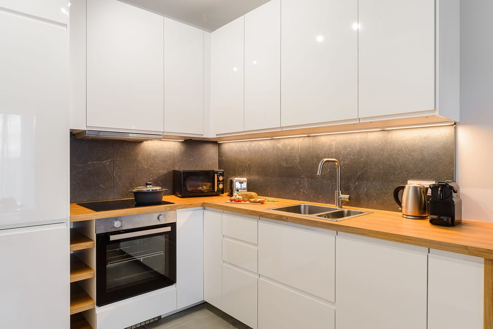 Apartment | Private kitchenette | Full-size fridge, microwave, oven, stovetop