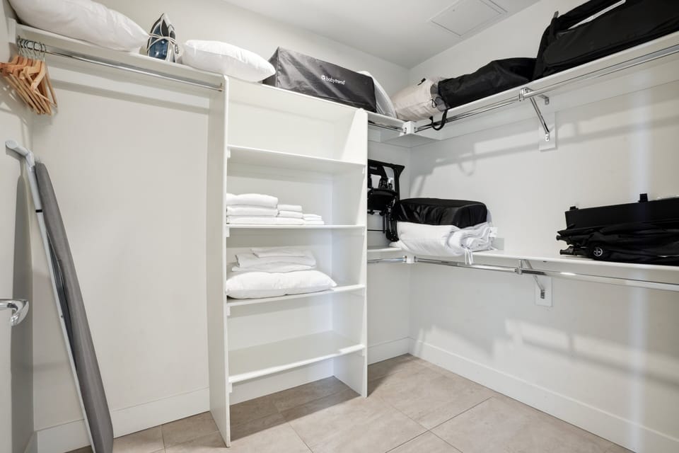 Condo, Multiple Beds, Kitchen, City View (Unit 504) | Interior