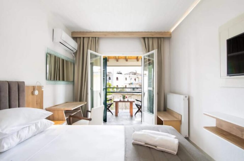 Superior Double Room, Partial Sea View | In-room safe, desk, laptop workspace, free WiFi