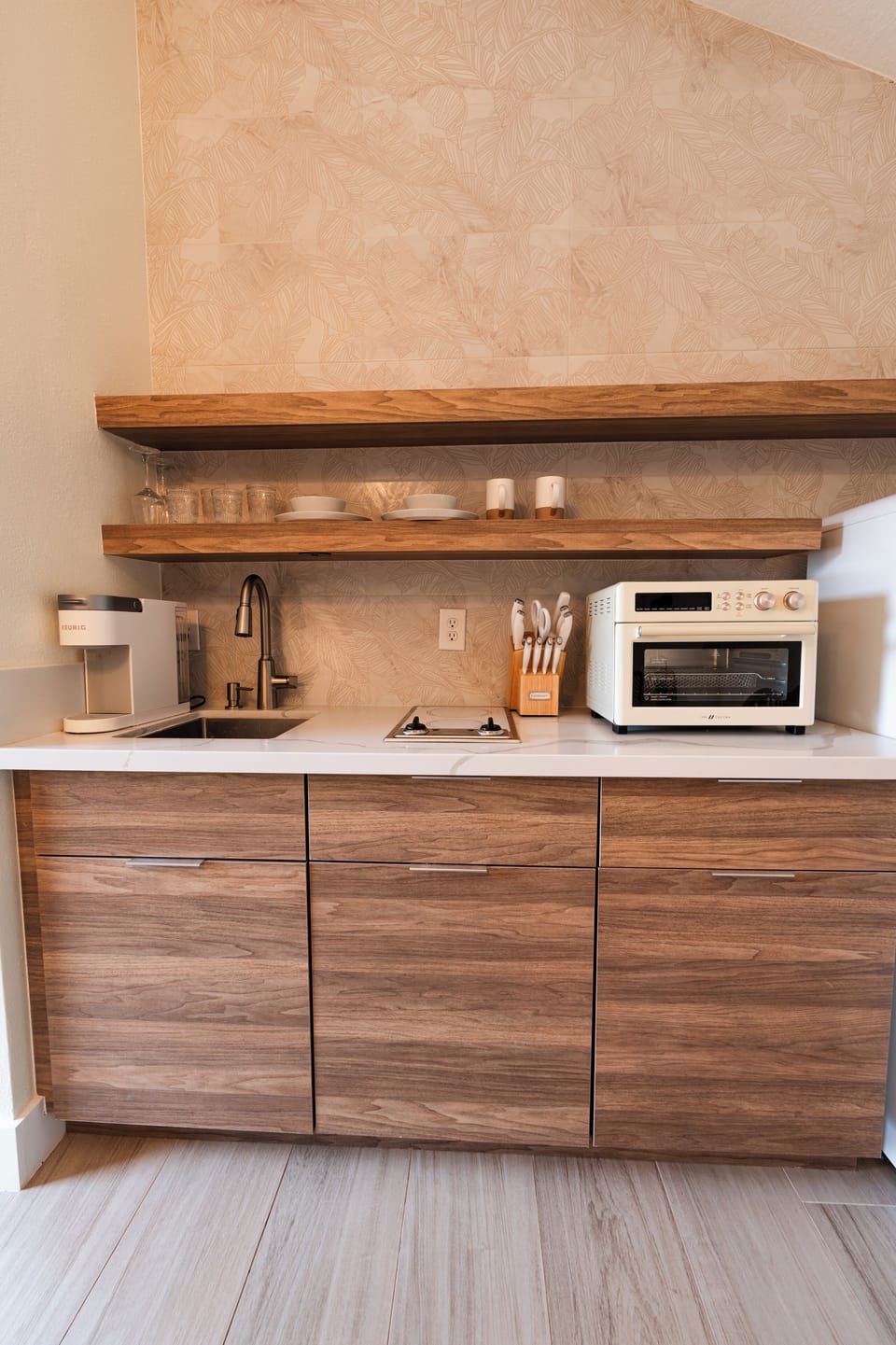 Deluxe Single Room | Private kitchenette | Coffee/tea maker