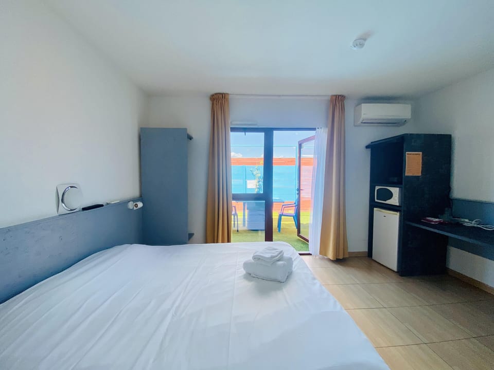 Premium bedding, desk, soundproofing, free WiFi