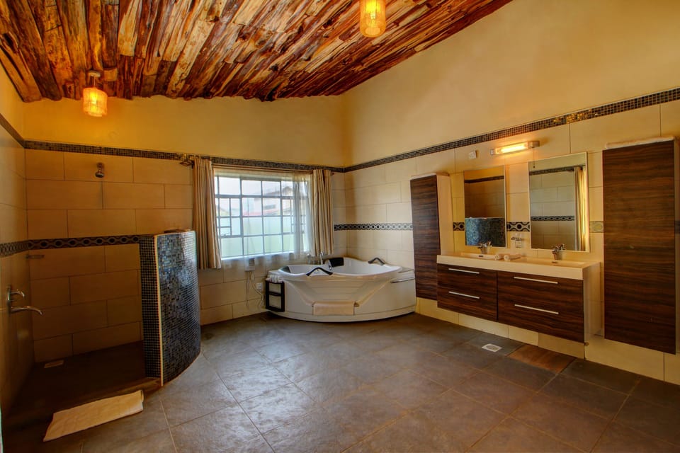 Executive Room with Plunge pool and Hot tub | Bathroom | Shower, free toiletries, bidet, towels