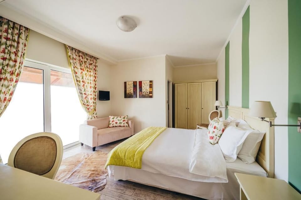 Deluxe Double Room Green | In-room safe, blackout drapes, soundproofing, free WiFi