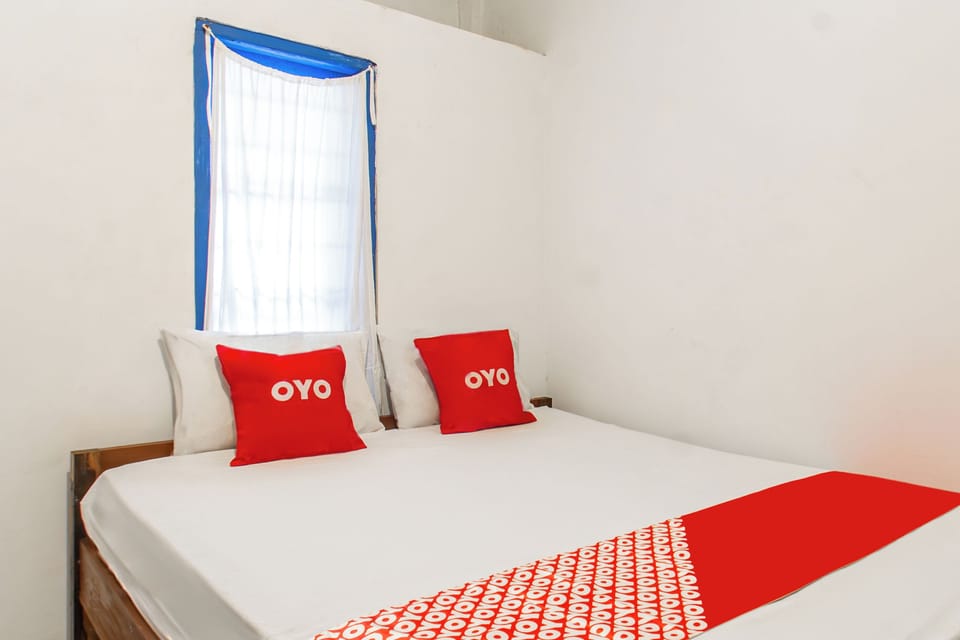 Deluxe Double Room | Desk, WiFi (free), bed sheets
