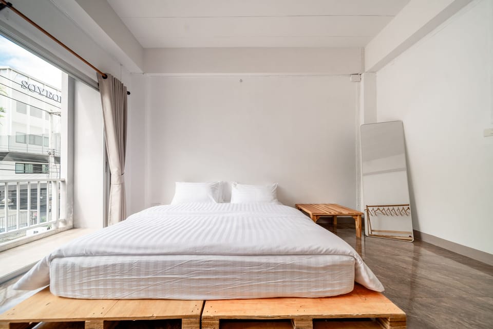Free WiFi, bed sheets