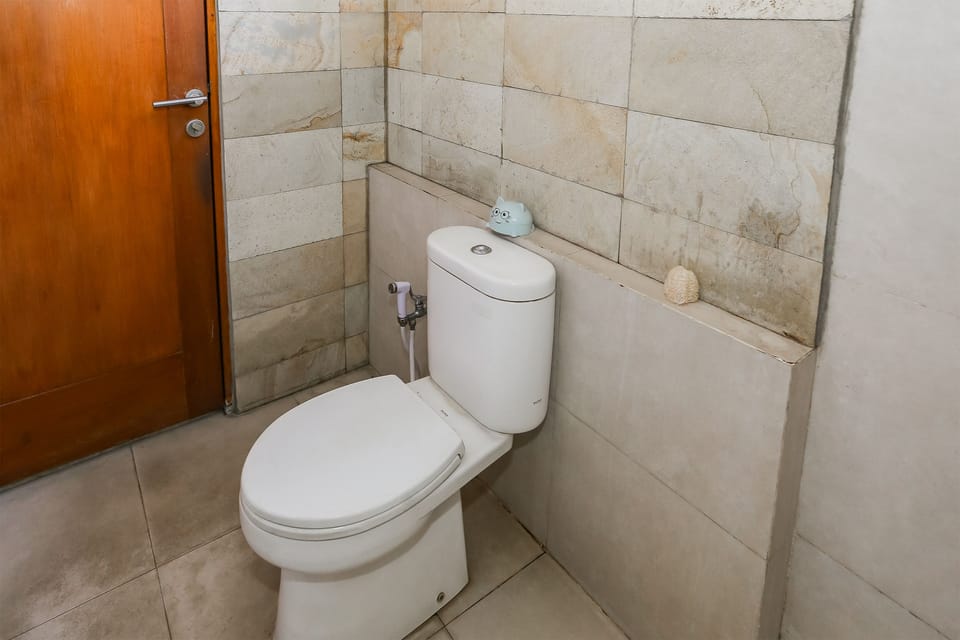 Standard Double Room | Bathroom | Shower, towels