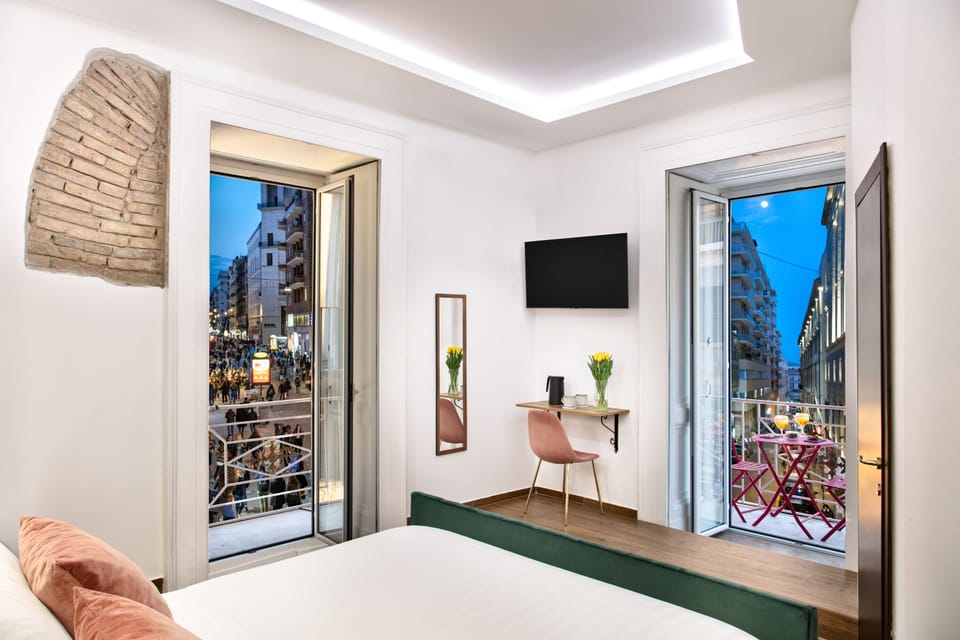 City Room | Down comforters, in-room safe, individually furnished, desk