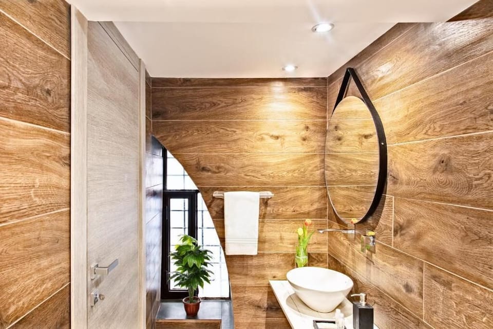 Classic Room | Bathroom | Free toiletries, hair dryer, bidet, towels