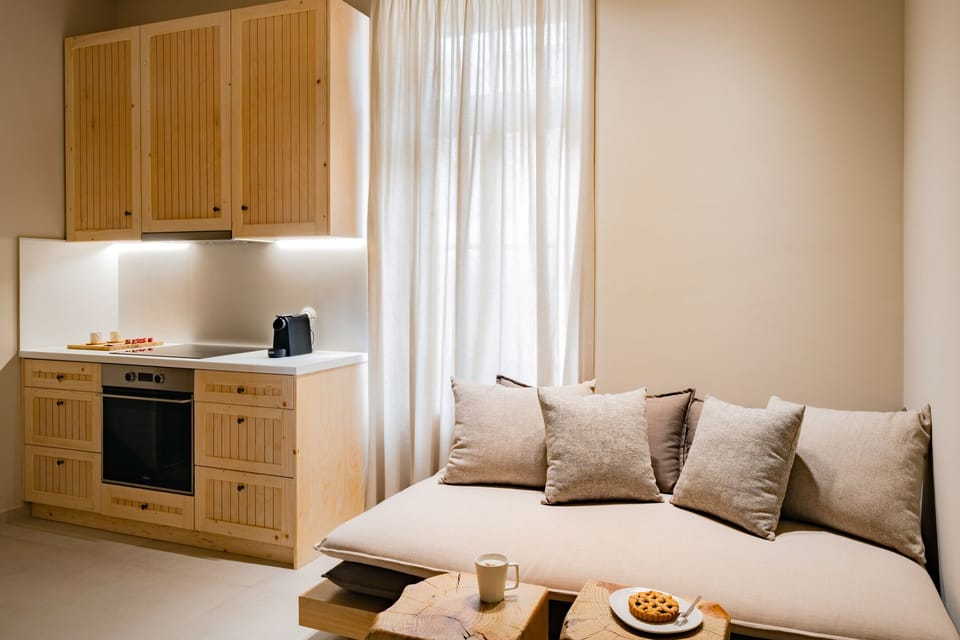 Deluxe Room | Living area | Flat-screen TV