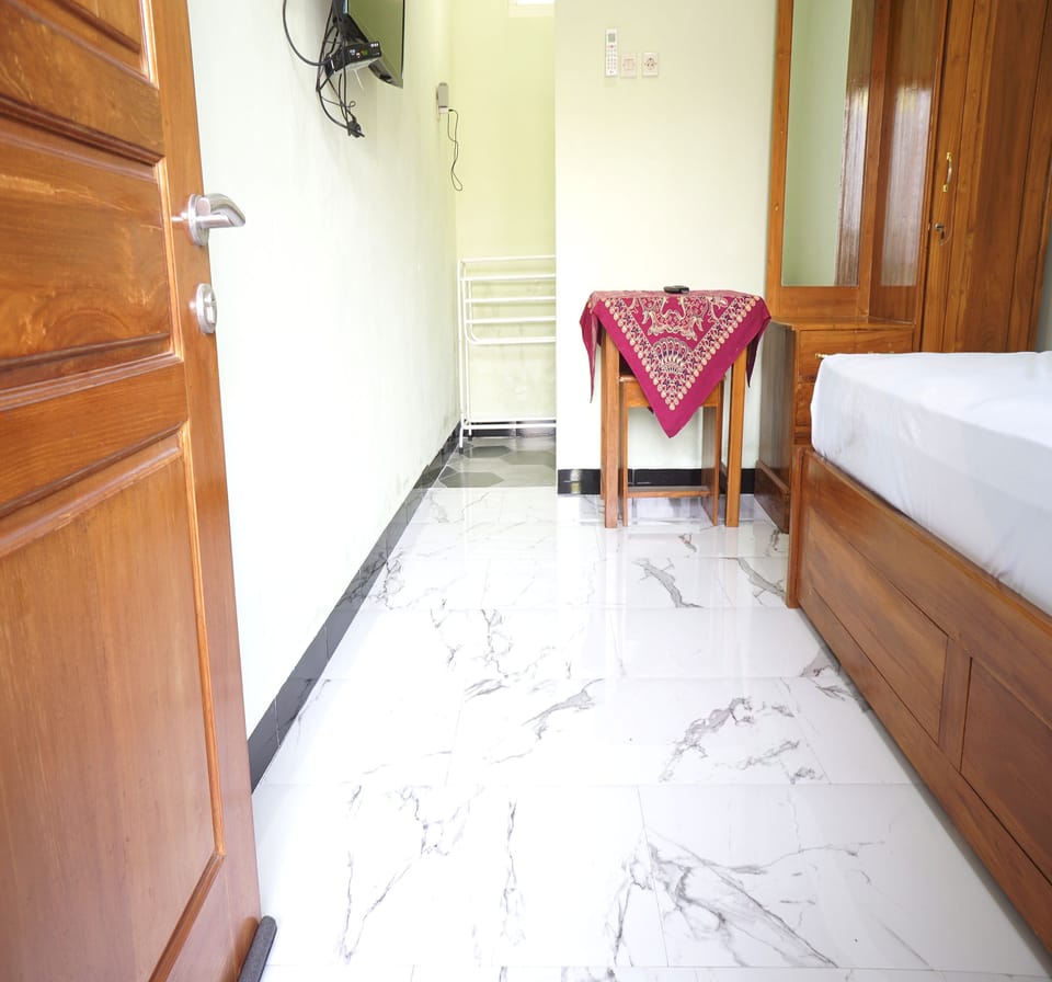 Basic Single Room | Desk, laptop workspace, free WiFi, bed sheets