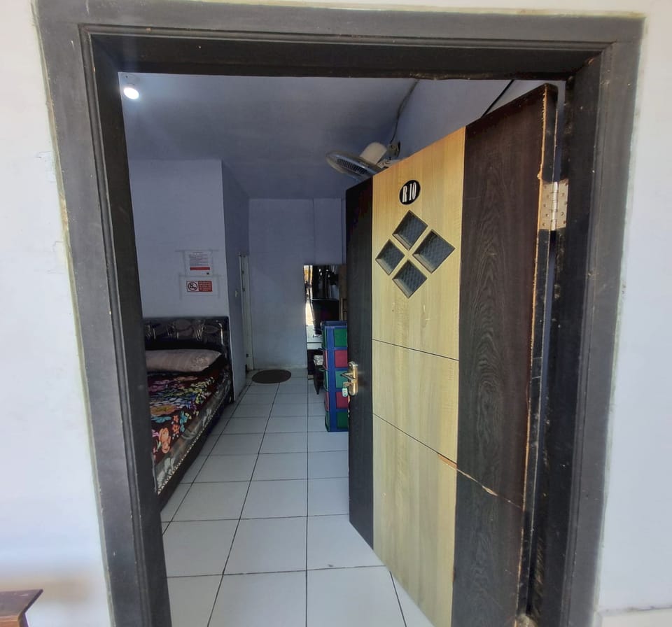 Standard Double Room | Desk, laptop workspace, free WiFi, bed sheets