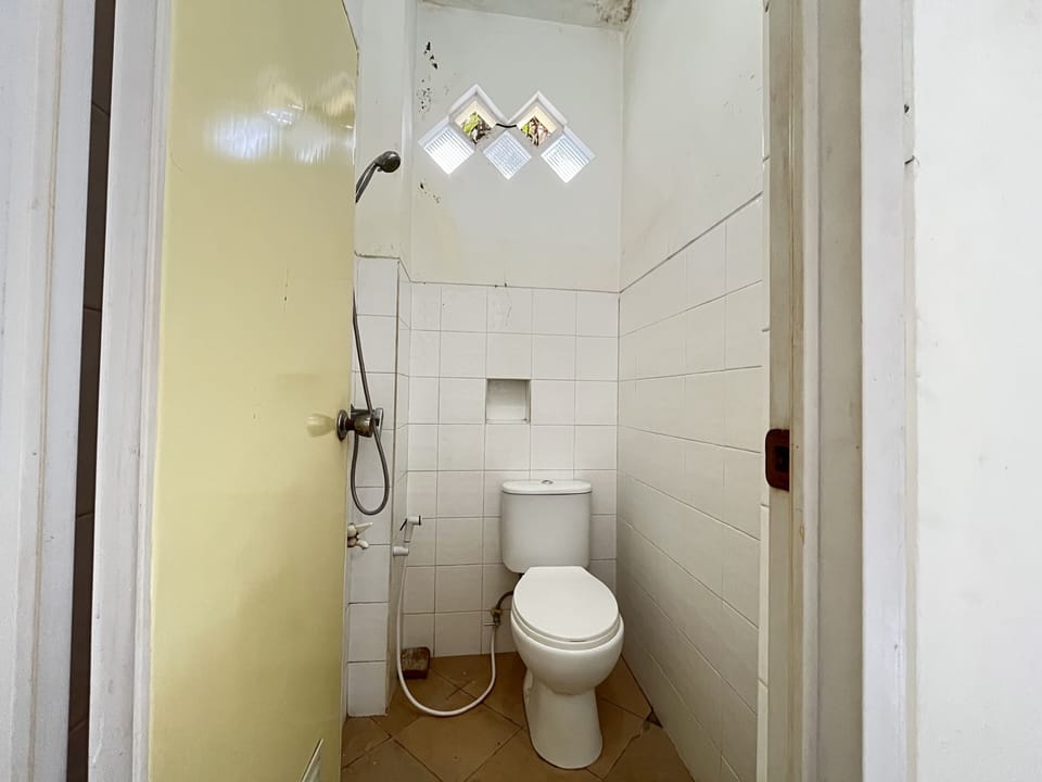 OYO Life 93398 Sudimoro Guest House Syariah Hotel in East Java