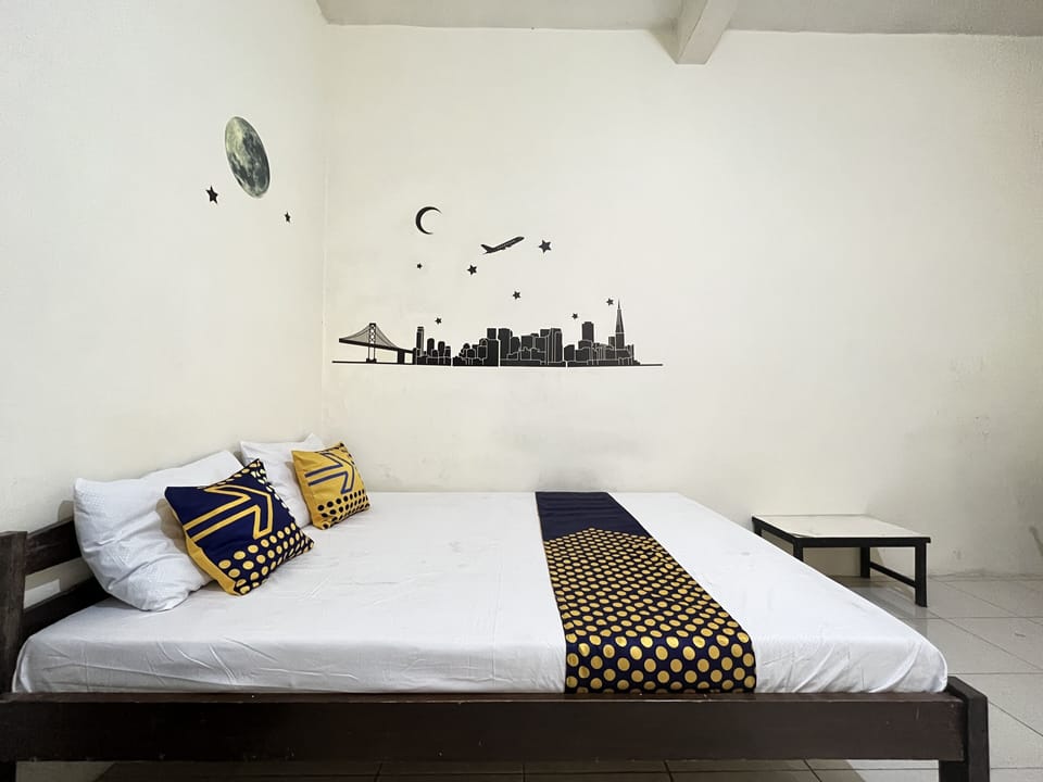 Basic Double Room | Desk, free WiFi, bed sheets