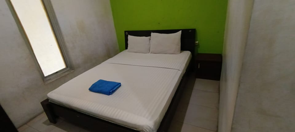 Standard Double Room | Desk, laptop workspace, WiFi (free), bed sheets