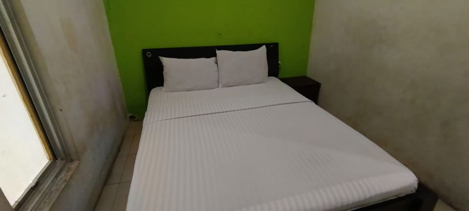 Standard Double Room | Desk, laptop workspace, WiFi (free), bed sheets