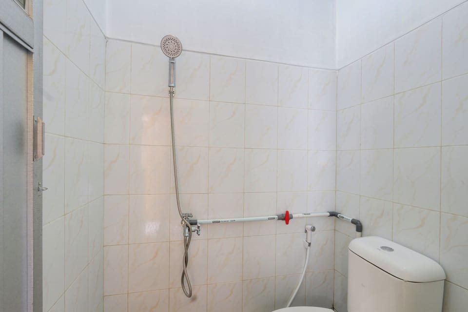 Deluxe Double Room | Bathroom | Shower, towels