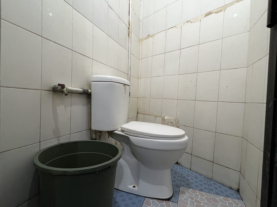 Standard Double Room | Bathroom | Shower, towels