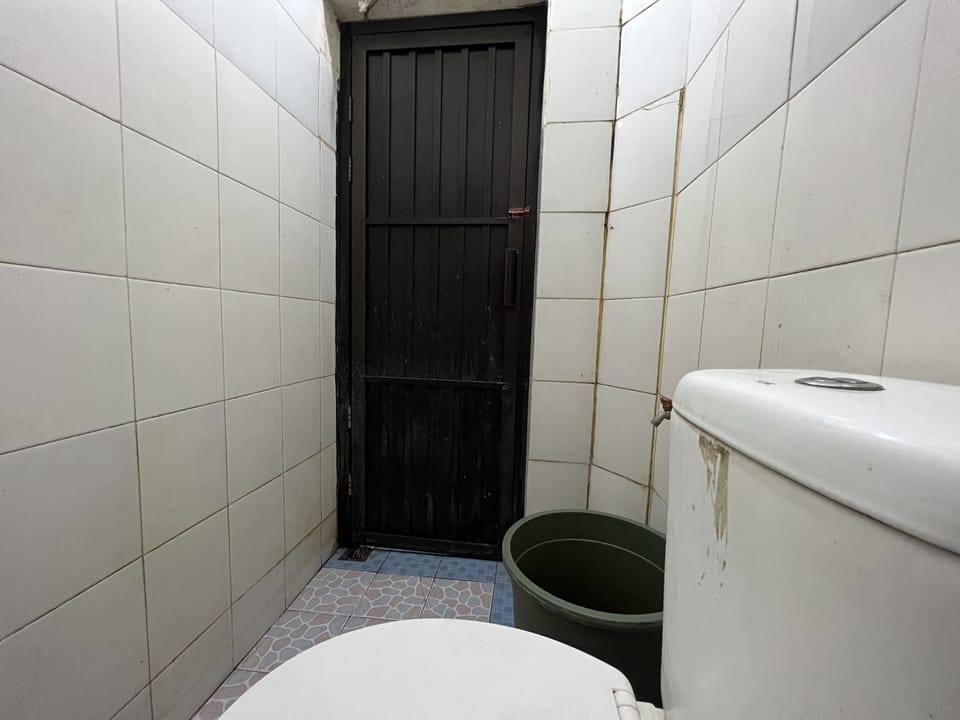 Standard Double Room | Bathroom | Shower, towels