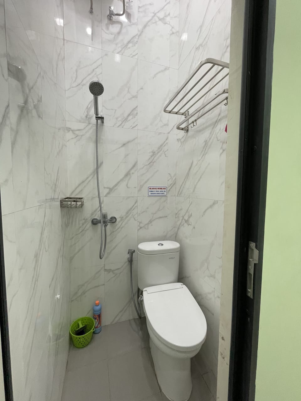 Standard Double Room | Bathroom | Shower, towels