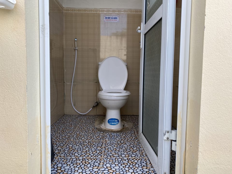 Rainfall showerhead, hair dryer, bidet, towels