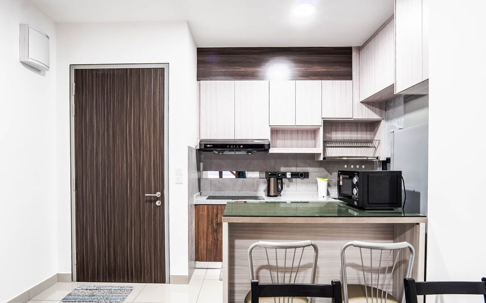 Family Apartment, 3 Bedrooms, Non Smoking, City View | Private kitchen | Fridge, microwave, stovetop, cookware/dishes/utensils