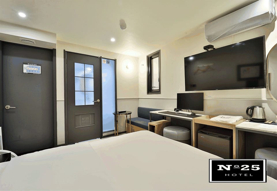 Deluxe Room | Premium bedding, soundproofing, free WiFi, bed sheets