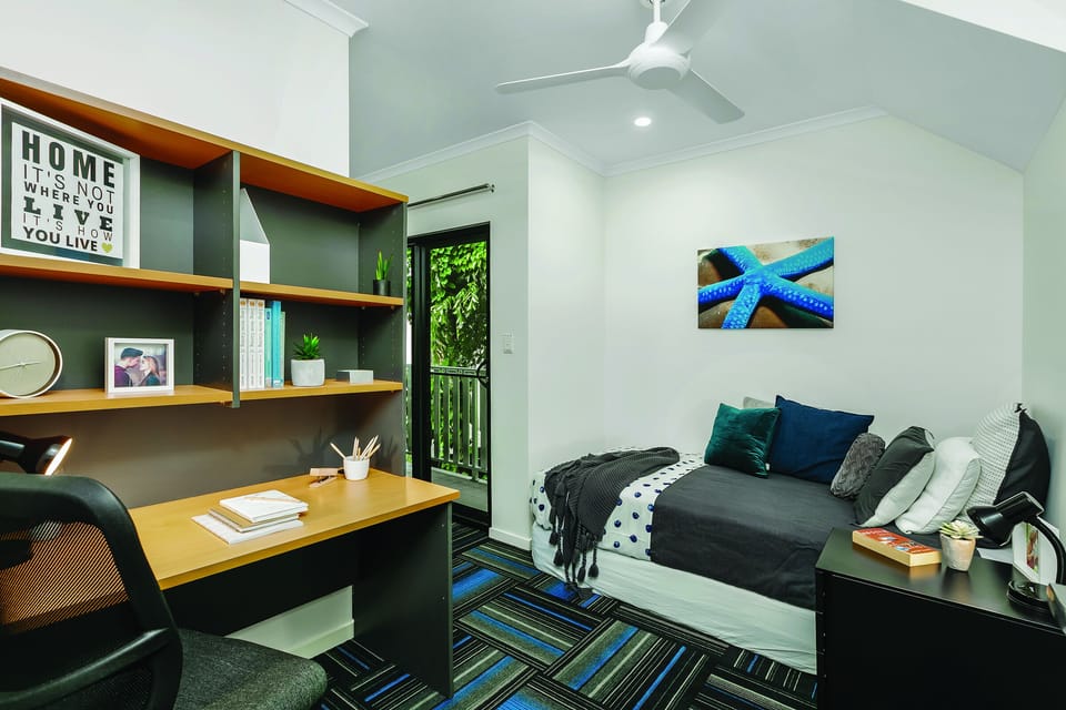 Comfort Single Room | Desk, laptop workspace, WiFi (free), individually furnished