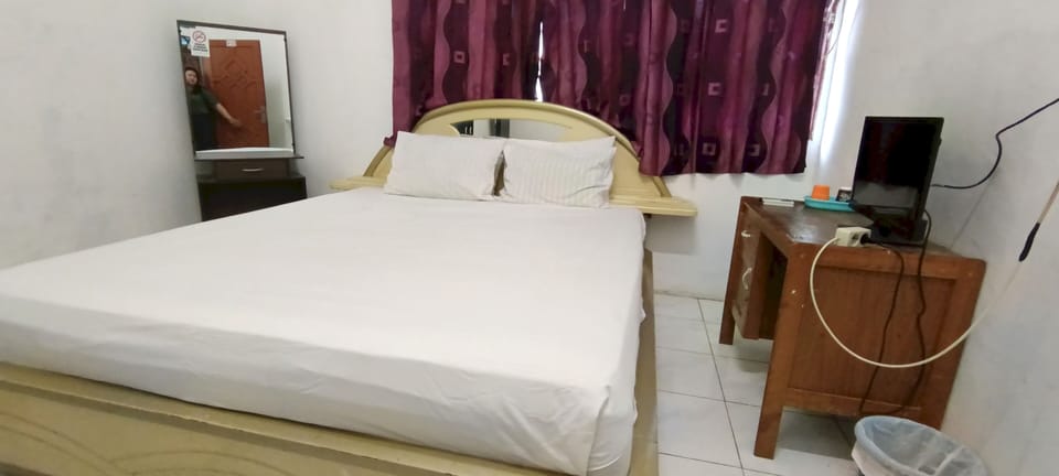 Standard Double Room | Laptop workspace, WiFi (free), bed sheets