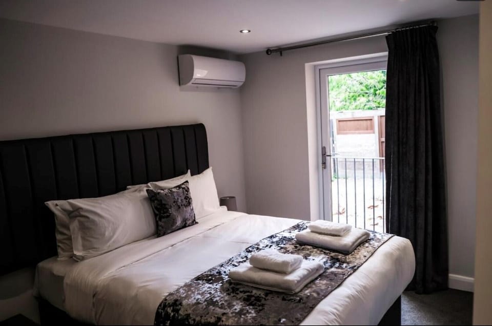 Double Room with Terrace | In-room safe, individually decorated, individually furnished, desk