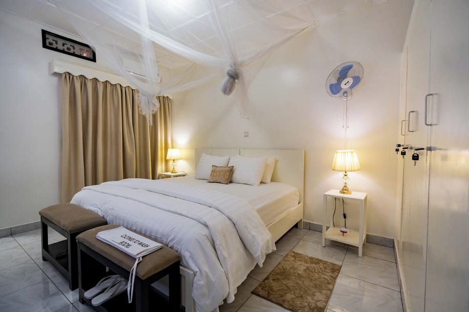 Deluxe Room | Iron/ironing board, WiFi (free)