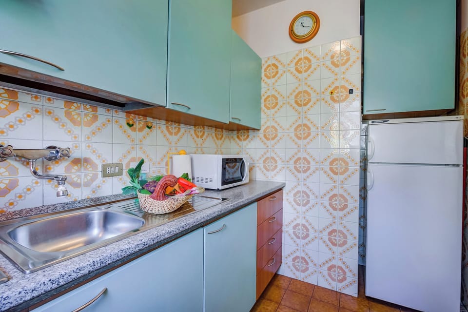 Family Apartment, Multiple Bedrooms (Snow White) | Private kitchen | Fridge, microwave, oven, stovetop