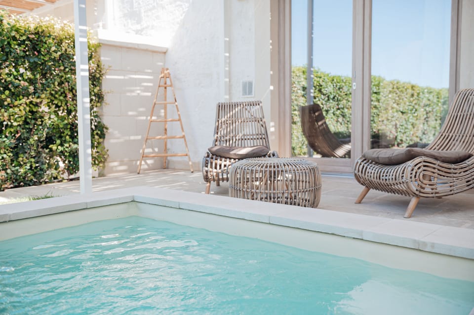 Suite Deluxe Con Piscina riscaldata e idromassaggio | Frette Italian sheets, premium bedding, memory foam beds, minibar