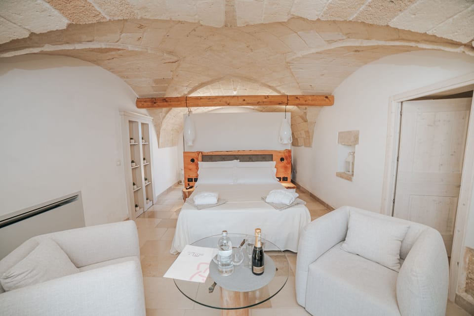 Suite Deluxe Con Piscina riscaldata e idromassaggio | Frette Italian sheets, premium bedding, memory foam beds, minibar