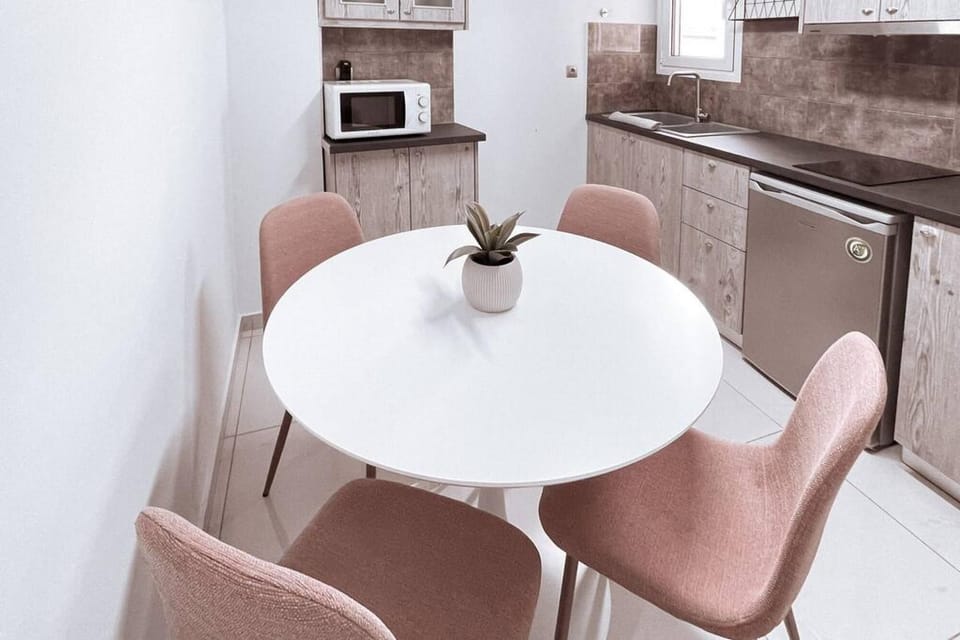 House | 2 bedrooms, desk
