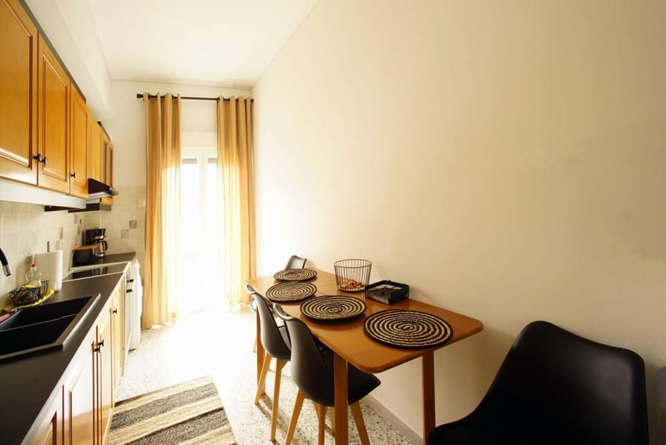 House | 2 bedrooms, desk