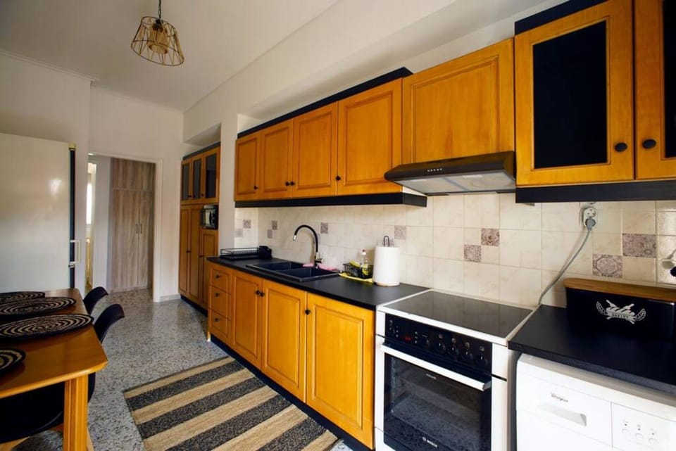 House | 2 bedrooms, desk