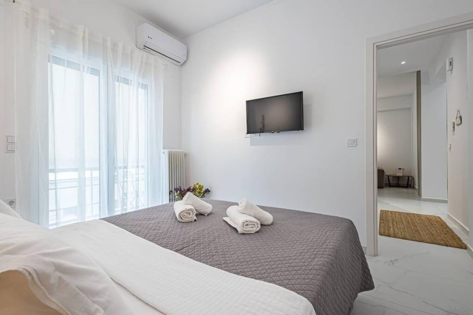 House | 2 bedrooms, desk