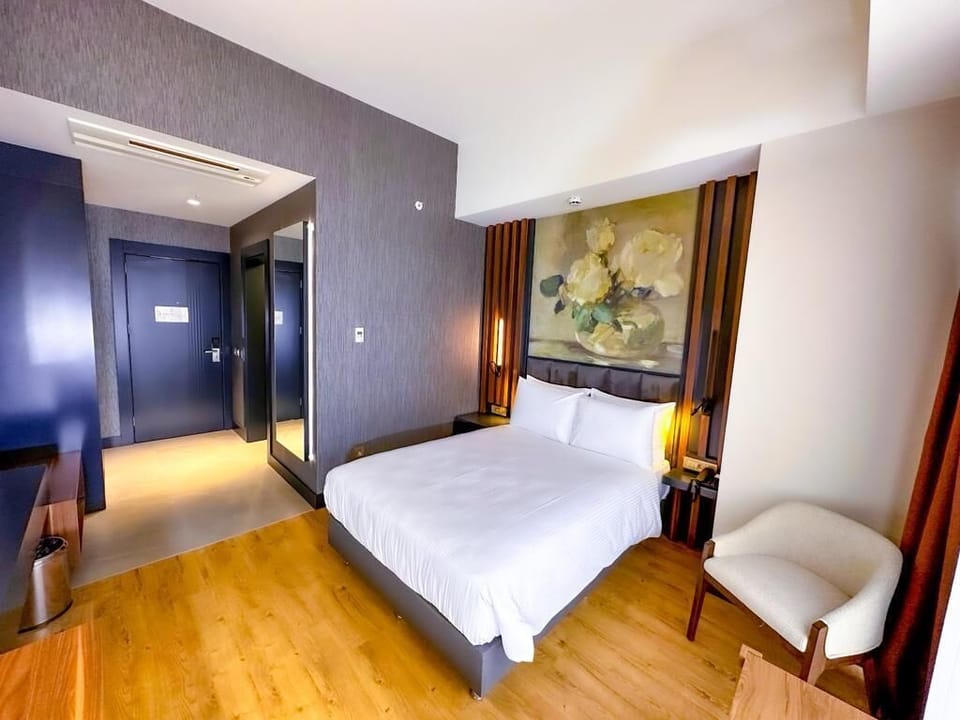 Deluxe Double Room, 1 Double Bed, City View | Soundproofing, free WiFi, bed sheets