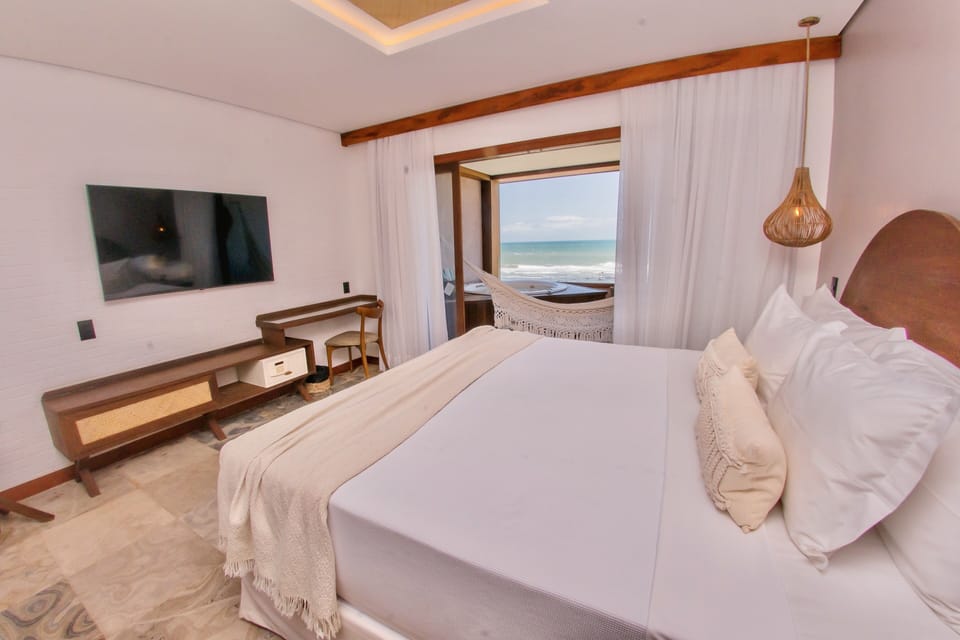 Deluxe Room, Sea View | Minibar, desk, free cribs/infant beds, free WiFi