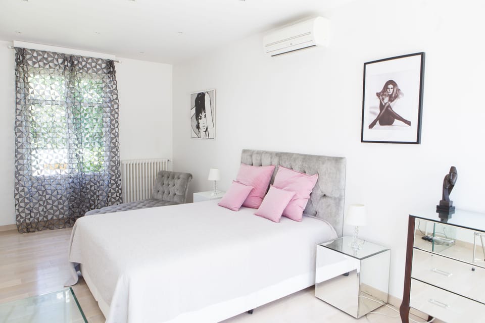 Executive Suite | Individually decorated, individually furnished, blackout drapes