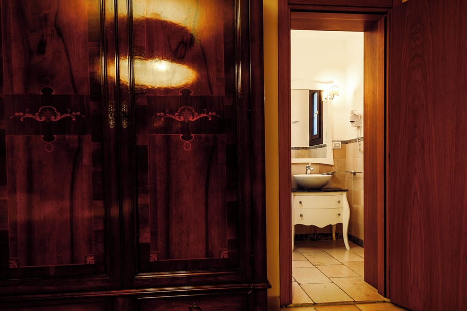 Superior Triple Room | Bathroom | Free toiletries, hair dryer