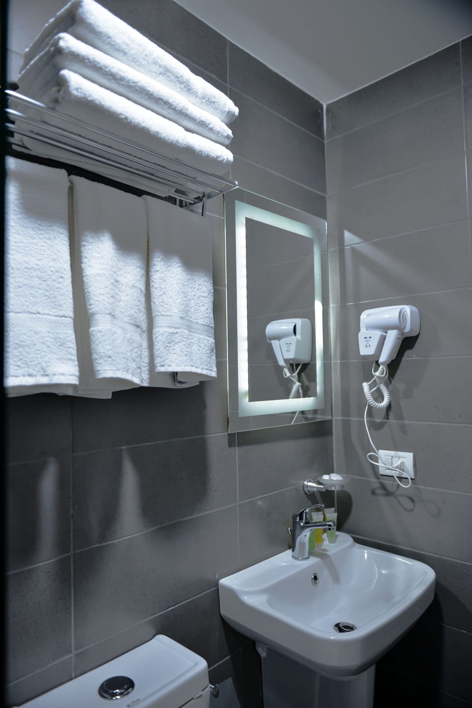 Comfort Triple Room | Bathroom | Hair dryer, towels