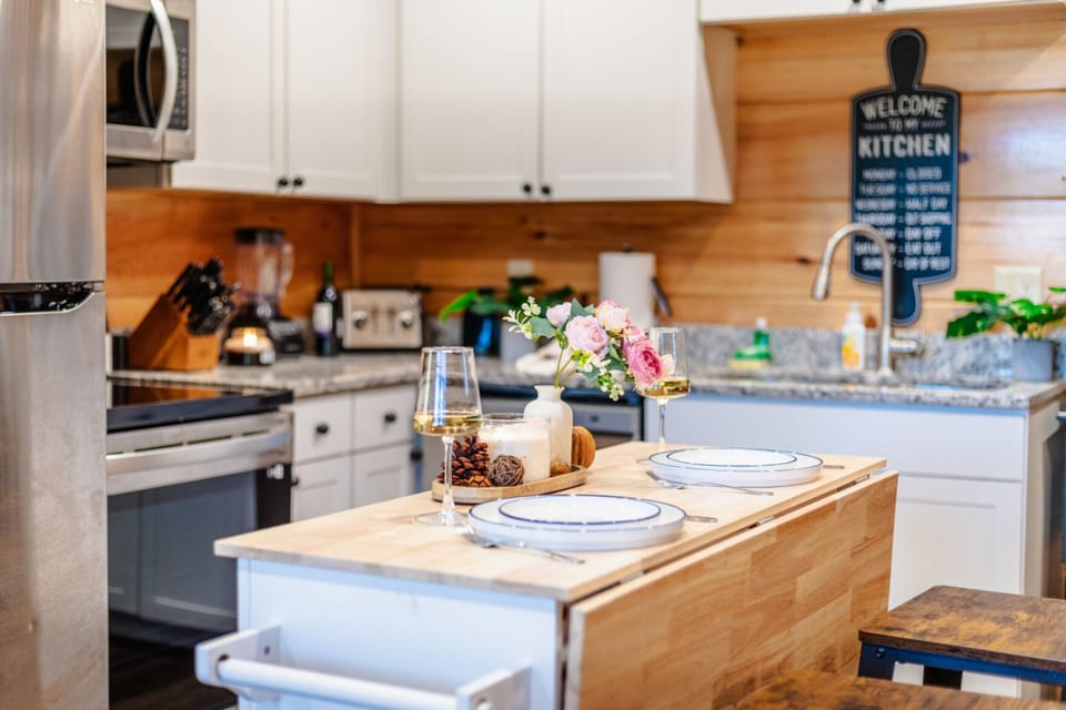 Family Cabin | Private kitchen | Fridge, microwave, oven, stovetop