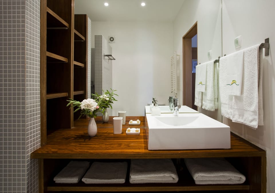 Standard Double or Twin Room, Partial Sea View | Bathroom | Free toiletries, hair dryer, towels